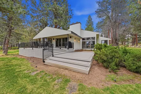 Exterior - 20344 Donkey Sled Rd, Bend, OR 97702 photo 2 of 16