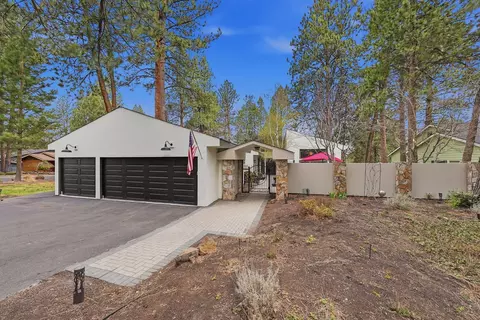 Exterior - 20344 Donkey Sled Rd, Bend, OR 97702 photo 10 of 16