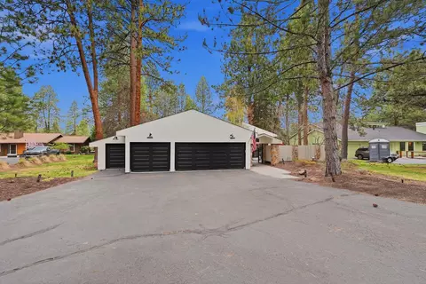 Exterior - 20344 Donkey Sled Rd, Bend, OR 97702 photo 9 of 16