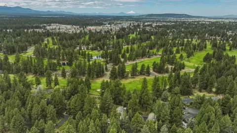 View/Area - 20344 Donkey Sled Rd, Bend, OR 97702 photo 2 of 4