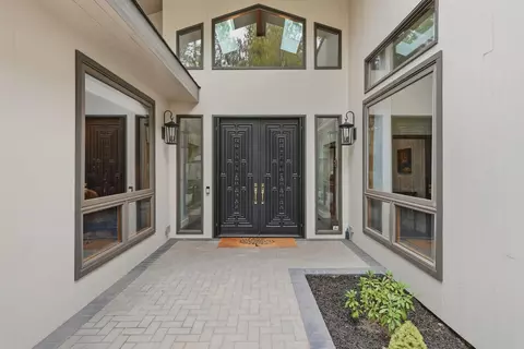 Entry Way - 20344 Donkey Sled Rd, Bend, OR 97702 photo 1 of 3