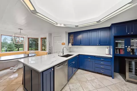Kitchen - 20344 Donkey Sled Rd, Bend, OR 97702 photo 7 of 7