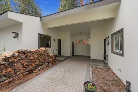Exterior - 20344 Donkey Sled Rd, Bend, OR 97702 photo 13 of 16