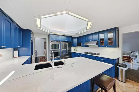 Kitchen - 20344 Donkey Sled Rd, Bend, OR 97702 photo 4 of 7