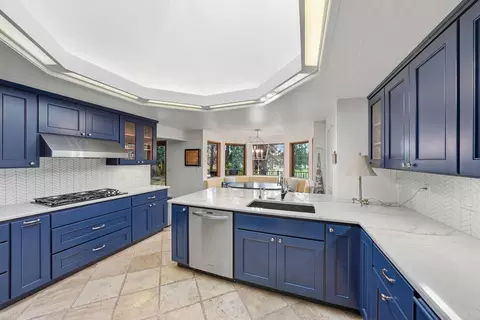Kitchen - 20344 Donkey Sled Rd, Bend, OR 97702 photo 1 of 7