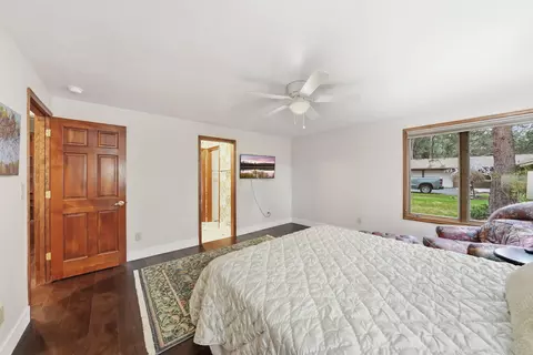Bedroom - 20344 Donkey Sled Rd, Bend, OR 97702 photo 4 of 7