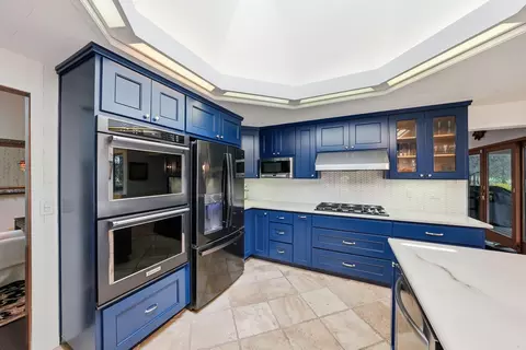 Kitchen - 20344 Donkey Sled Rd, Bend, OR 97702 photo 3 of 7