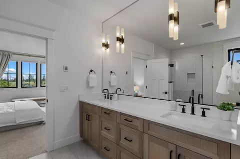 Bath - 3267 NW Celilo Ln, Bend, OR 97703 photo 6 of 7