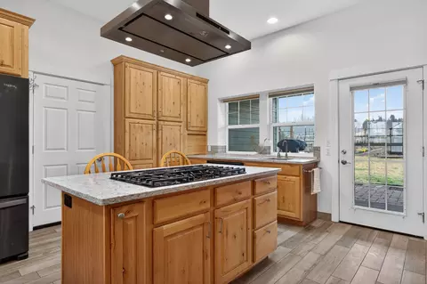 Kitchen - 59871 Calgary Loop, Bend, OR 97702 photo 6 of 8