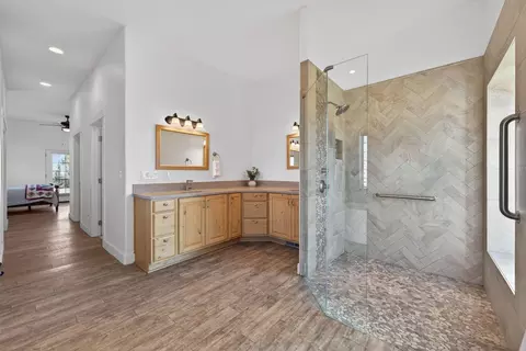 Bath - 59871 Calgary Loop, Bend, OR 97702 photo 2 of 7