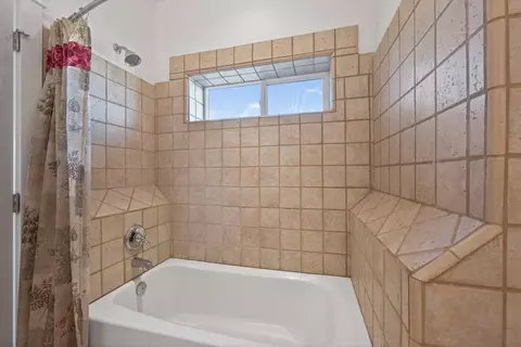 Bath - 59871 Calgary Loop, Bend, OR 97702 photo 6 of 7