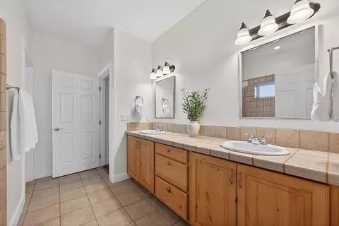Bath - 59871 Calgary Loop, Bend, OR 97702 photo 5 of 7
