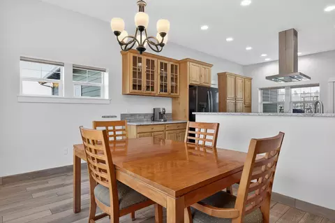 Dining - 59871 Calgary Loop, Bend, OR 97702 photo 2 of 3