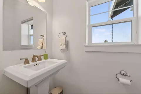 Bath - 59871 Calgary Loop, Bend, OR 97702 photo 7 of 7