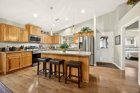 Kitchen - 268 Crestview Loop, Grants Pass, OR 97527 photo 1 of 6