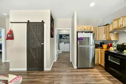 Entry Way - 268 Crestview Loop, Grants Pass, OR 97527 photo 2 of 2