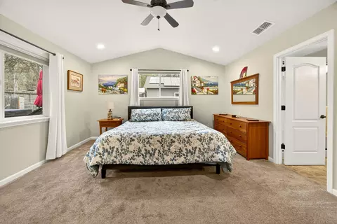 Bedroom - 268 Crestview Loop, Grants Pass, OR 97527 photo 1 of 2