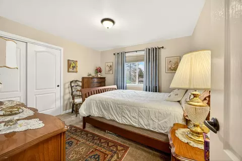 Bedroom - 268 Crestview Loop, Grants Pass, OR 97527 photo 2 of 2