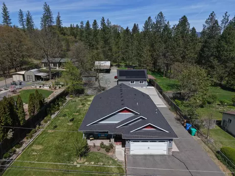 View/Area - 268 Crestview Loop, Grants Pass, OR 97527 photo 2 of 3