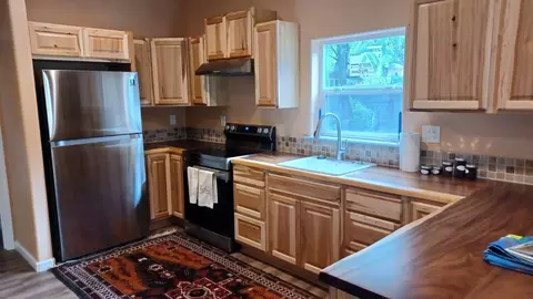 Kitchen - 268 Crestview Loop, Grants Pass, OR 97527 photo 6 of 6