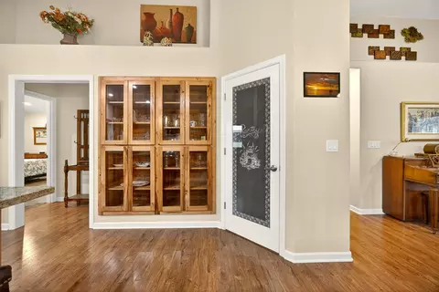 Entry Way - 268 Crestview Loop, Grants Pass, OR 97527 photo 1 of 2