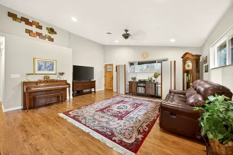 Living - 268 Crestview Loop, Grants Pass, OR 97527 photo 1 of 1