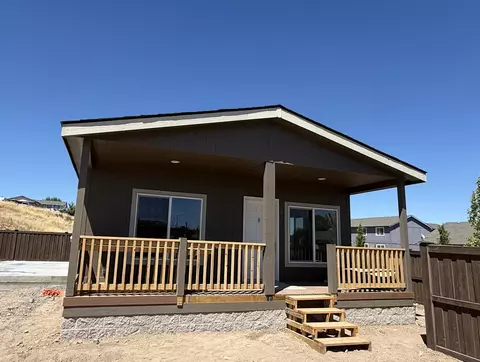 946 SE 10th St #60, Madras, OR 97741