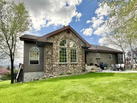 13351 Crystal Springs Rd, Klamath Falls, OR 97603