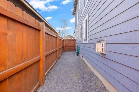 653 NE Providence Dr, Bend, OR 97701 photo 38