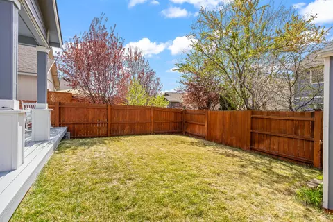 653 NE Providence Dr, Bend, OR 97701 photo 23