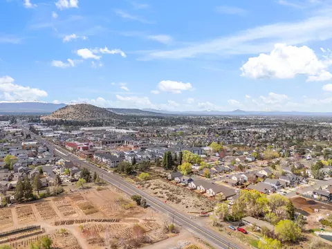 653 NE Providence Dr, Bend, OR 97701 photo 43