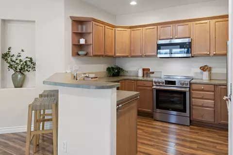 Kitchen - 19508 Fishhawk Loop, Bend, OR 97702 photo 2 of 3