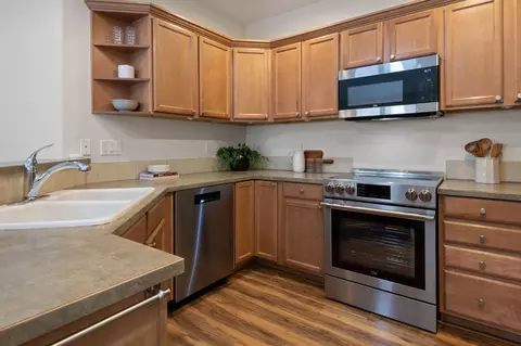 Kitchen - 19508 Fishhawk Loop, Bend, OR 97702 photo 3 of 3