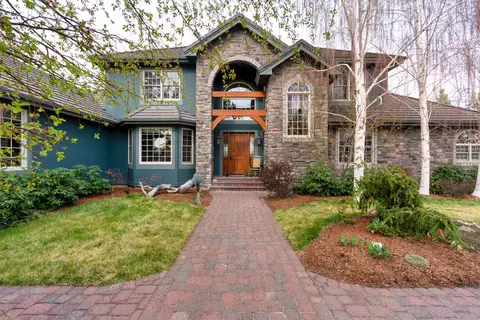 Exterior - 65440 Tweed Rd, Bend, OR 97703 photo 4 of 13