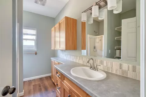 Bath - 65440 Tweed Rd, Bend, OR 97703 photo 5 of 5