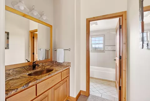 Bath - 65440 Tweed Rd, Bend, OR 97703 photo 3 of 5