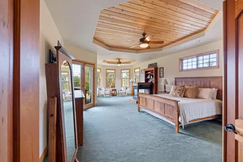 Bedroom - 65440 Tweed Rd, Bend, OR 97703 photo 1 of 4