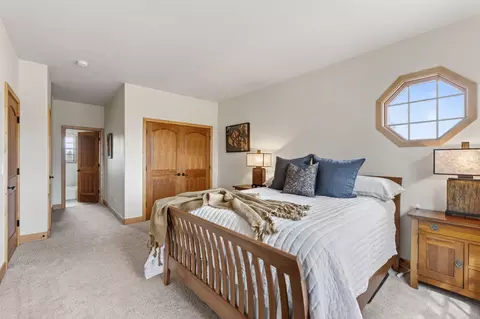 Bedroom - 65440 Tweed Rd, Bend, OR 97703 photo 3 of 4
