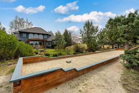 Exterior - 65440 Tweed Rd, Bend, OR 97703 photo 7 of 13