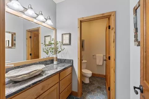 Bath - 65440 Tweed Rd, Bend, OR 97703 photo 4 of 5
