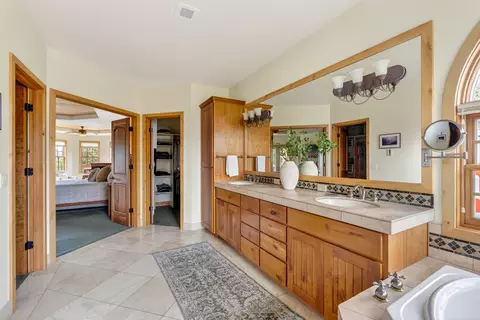 Bath - 65440 Tweed Rd, Bend, OR 97703 photo 2 of 5