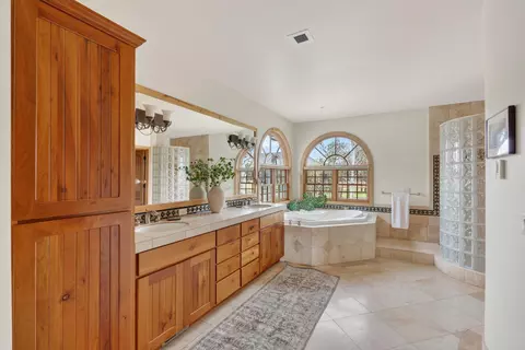 Bath - 65440 Tweed Rd, Bend, OR 97703 photo 1 of 5
