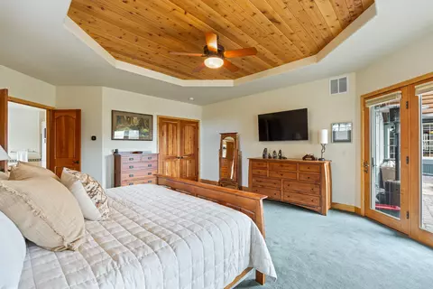 Bedroom - 65440 Tweed Rd, Bend, OR 97703 photo 2 of 4