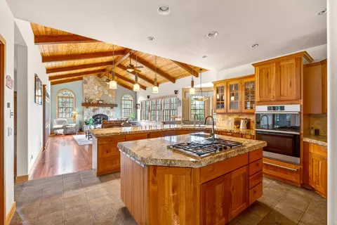Kitchen - 65440 Tweed Rd, Bend, OR 97703 photo 1 of 2