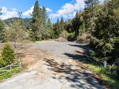 101 Coyote Creek Rd, Wolf Creek, OR 97497