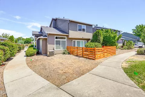 Exterior - 303 Live Oak Loop, Central Point, OR 97502 photo 4 of 11