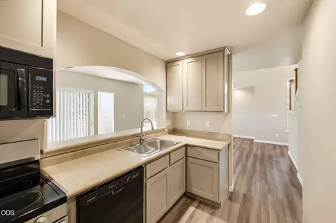 Kitchen - 303 Live Oak Loop, Central Point, OR 97502 photo 3 of 3