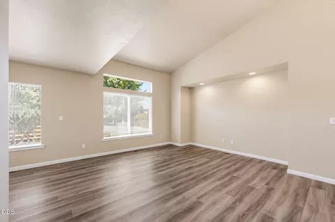 Living - 303 Live Oak Loop, Central Point, OR 97502 photo 1 of 6