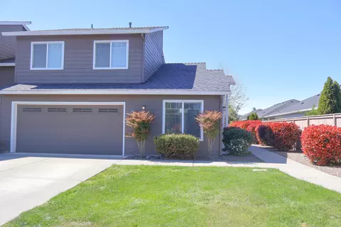303 Live Oak Loop, Central Point, OR 97502