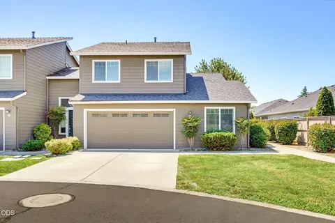 Exterior - 303 Live Oak Loop, Central Point, OR 97502 photo 10 of 11